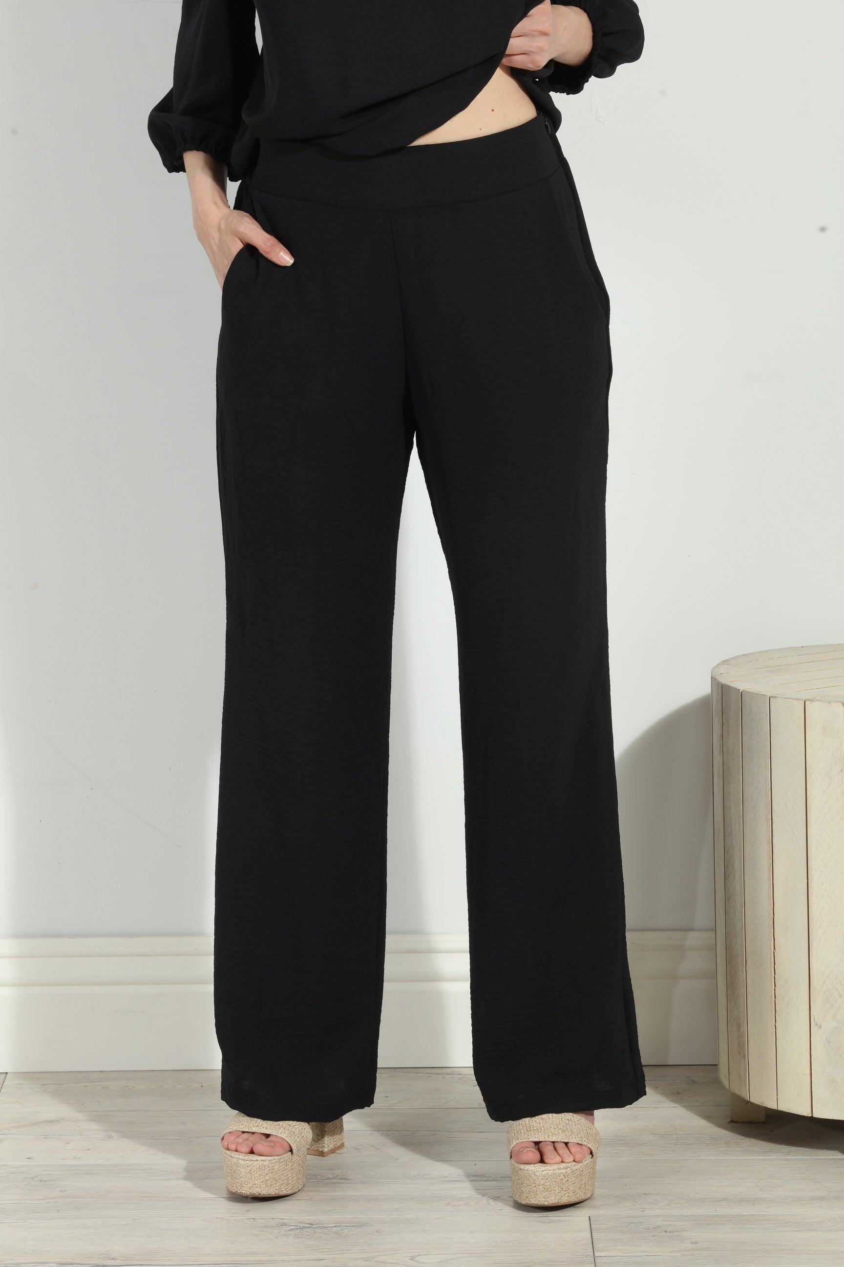 Black Airflow Woven Pant