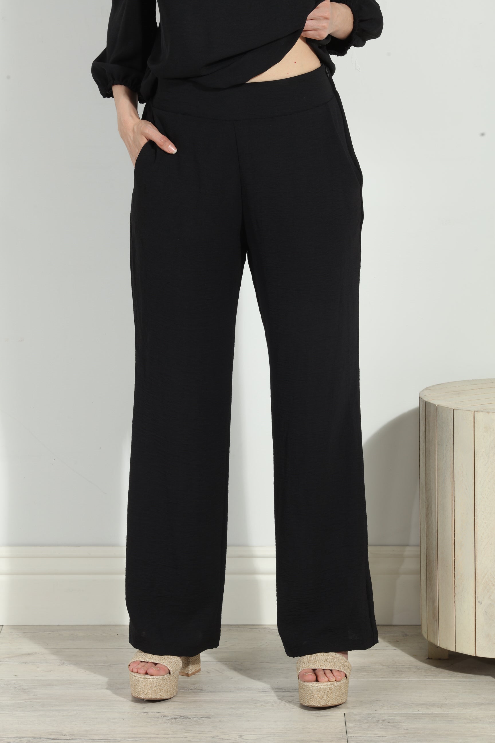 Black Airflow Woven Pant