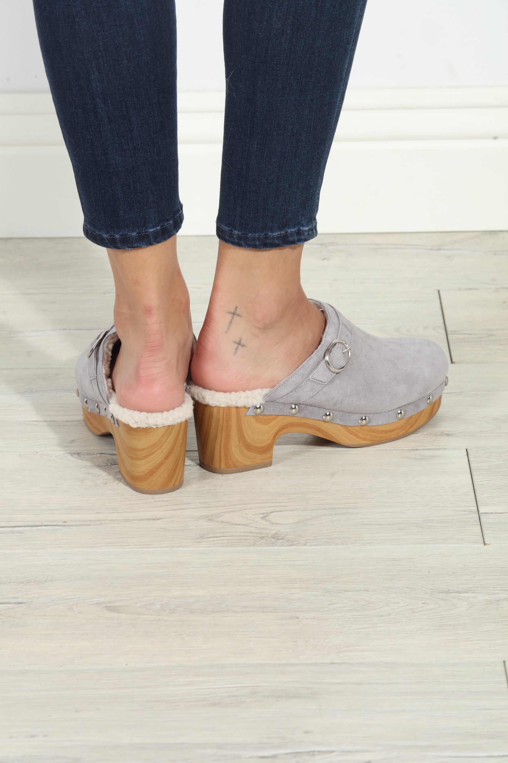Chinese Laundry- Carlie Suede Clog- Grey