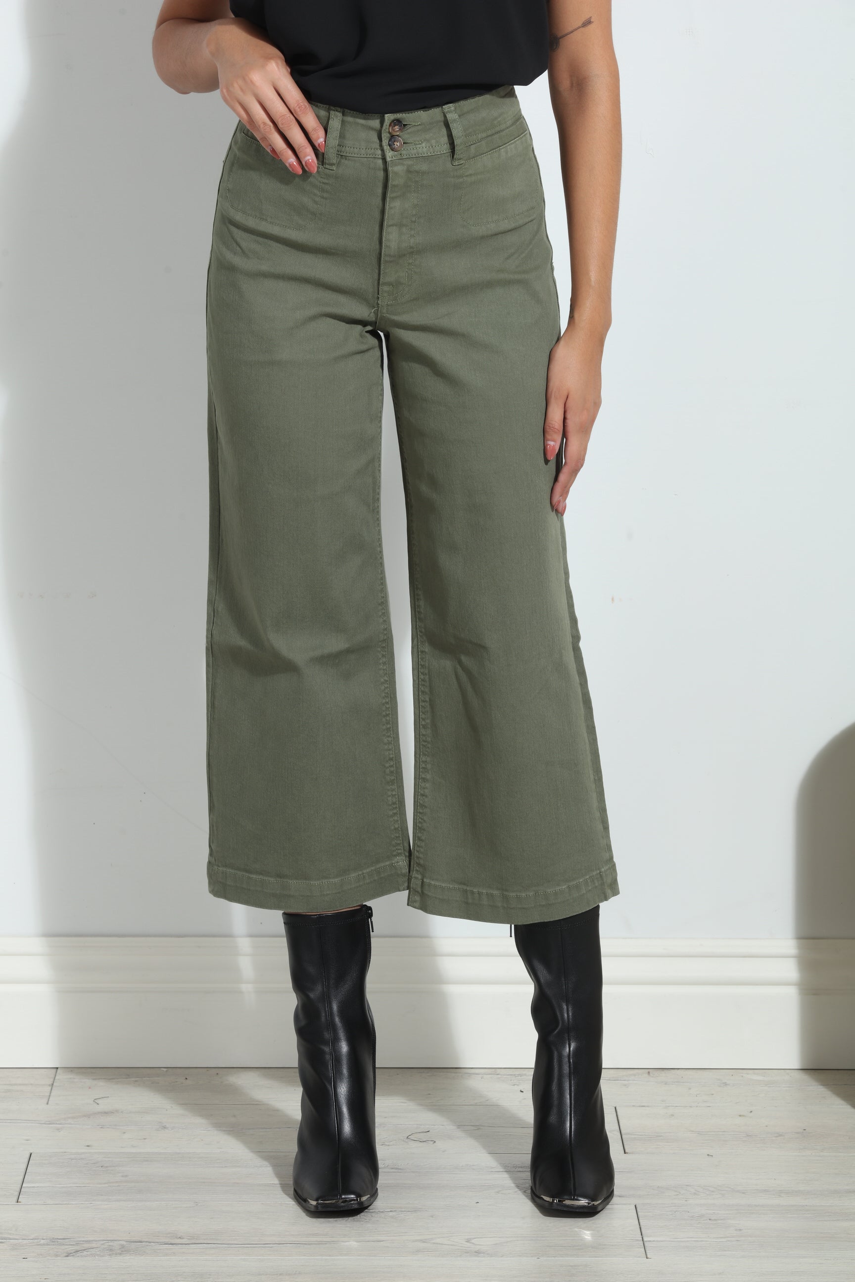 Olive on sale cropped pants