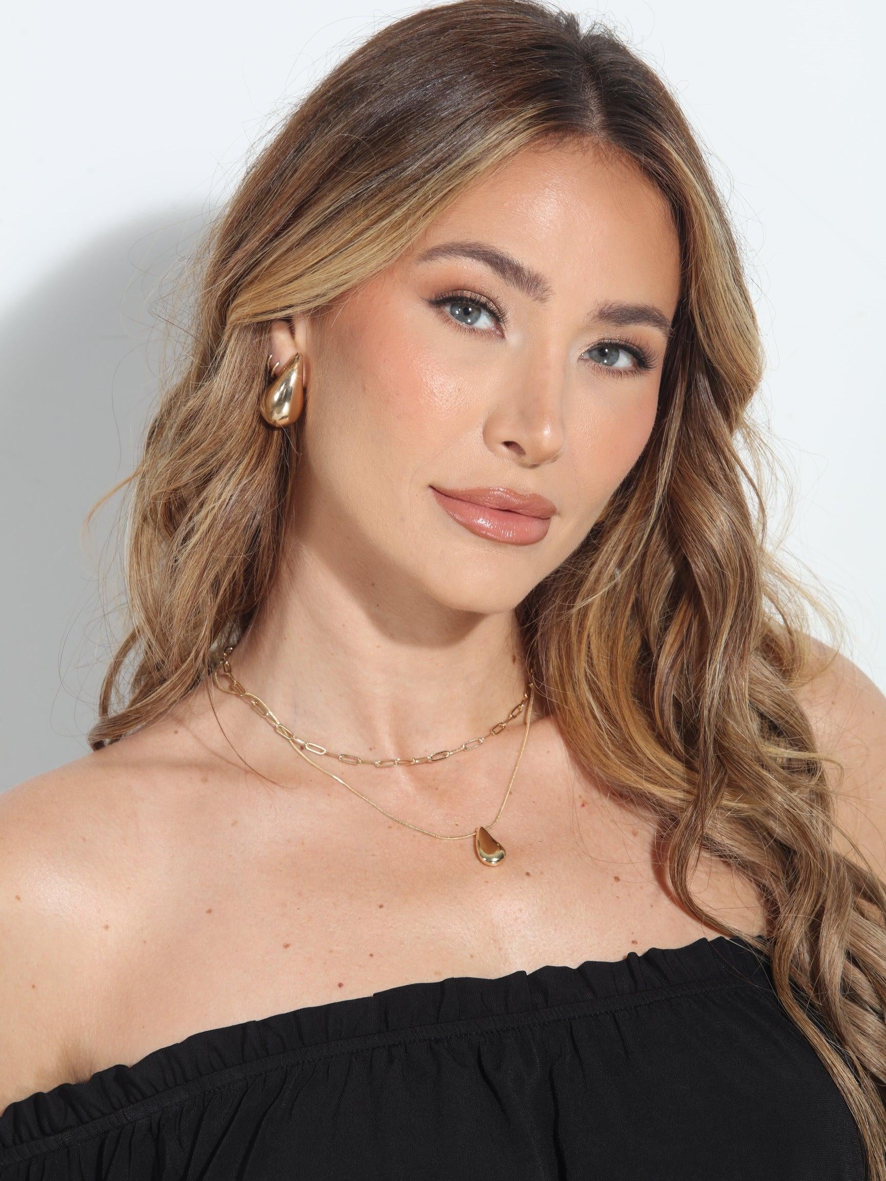 Gold Teardrop Pendant Necklace