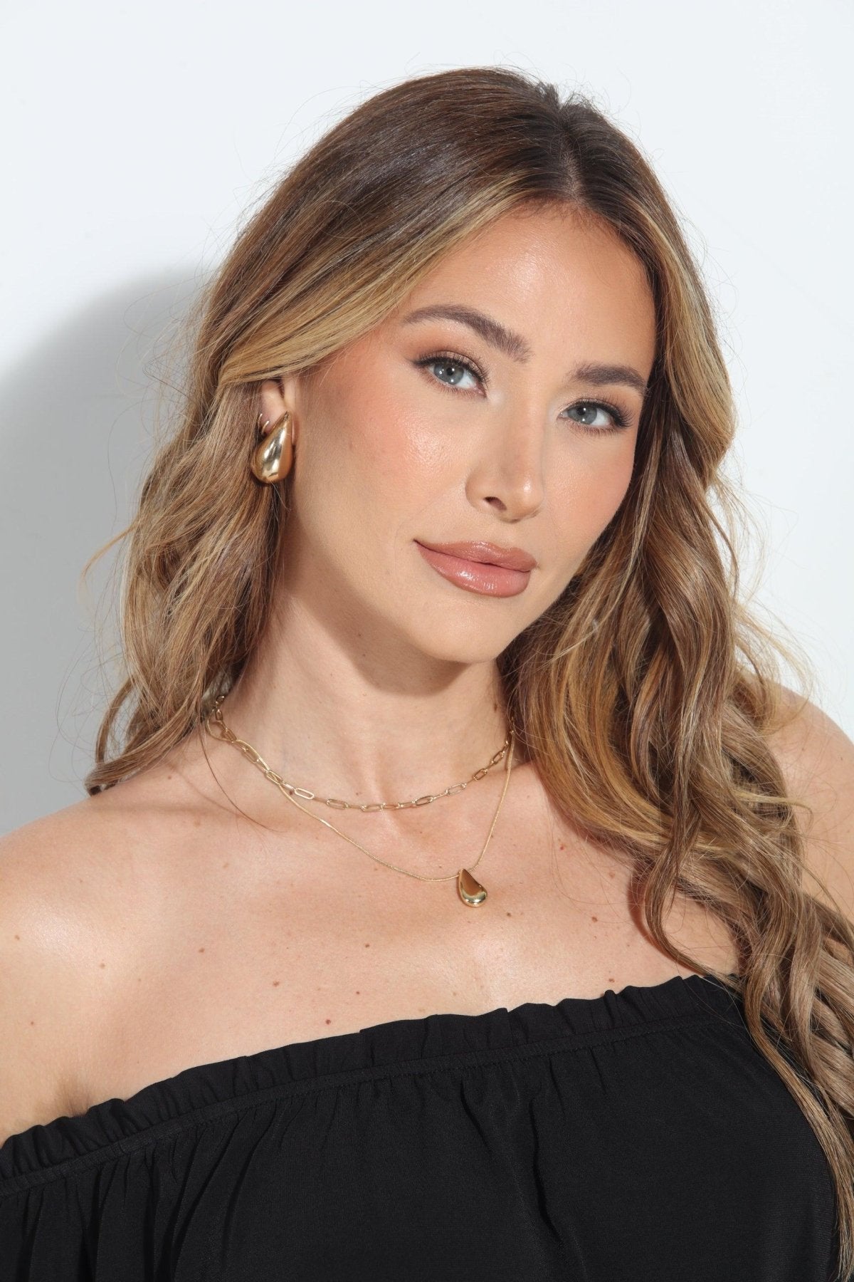 Gold Teardrop Pendant Necklace