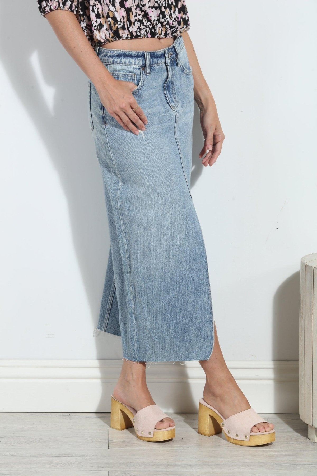 Hidden Peyton Denim Midi Skirt -Light Wash