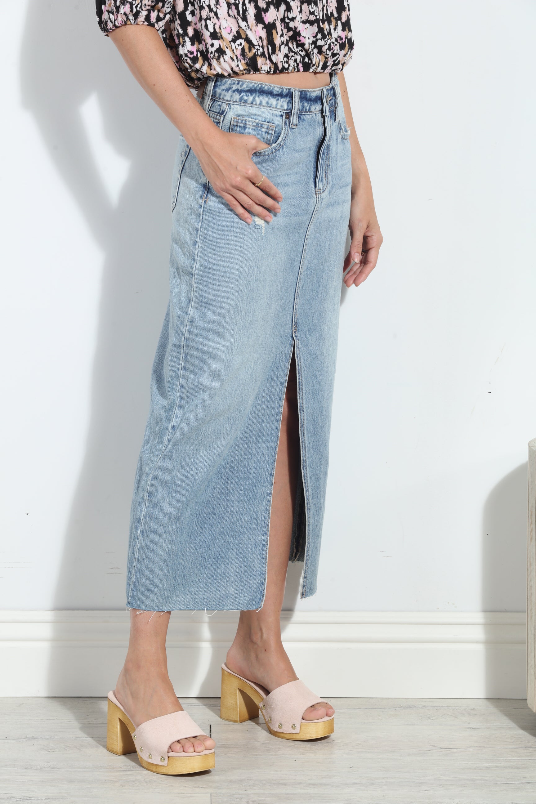 Hidden Peyton Denim Midi Skirt -Light Wash