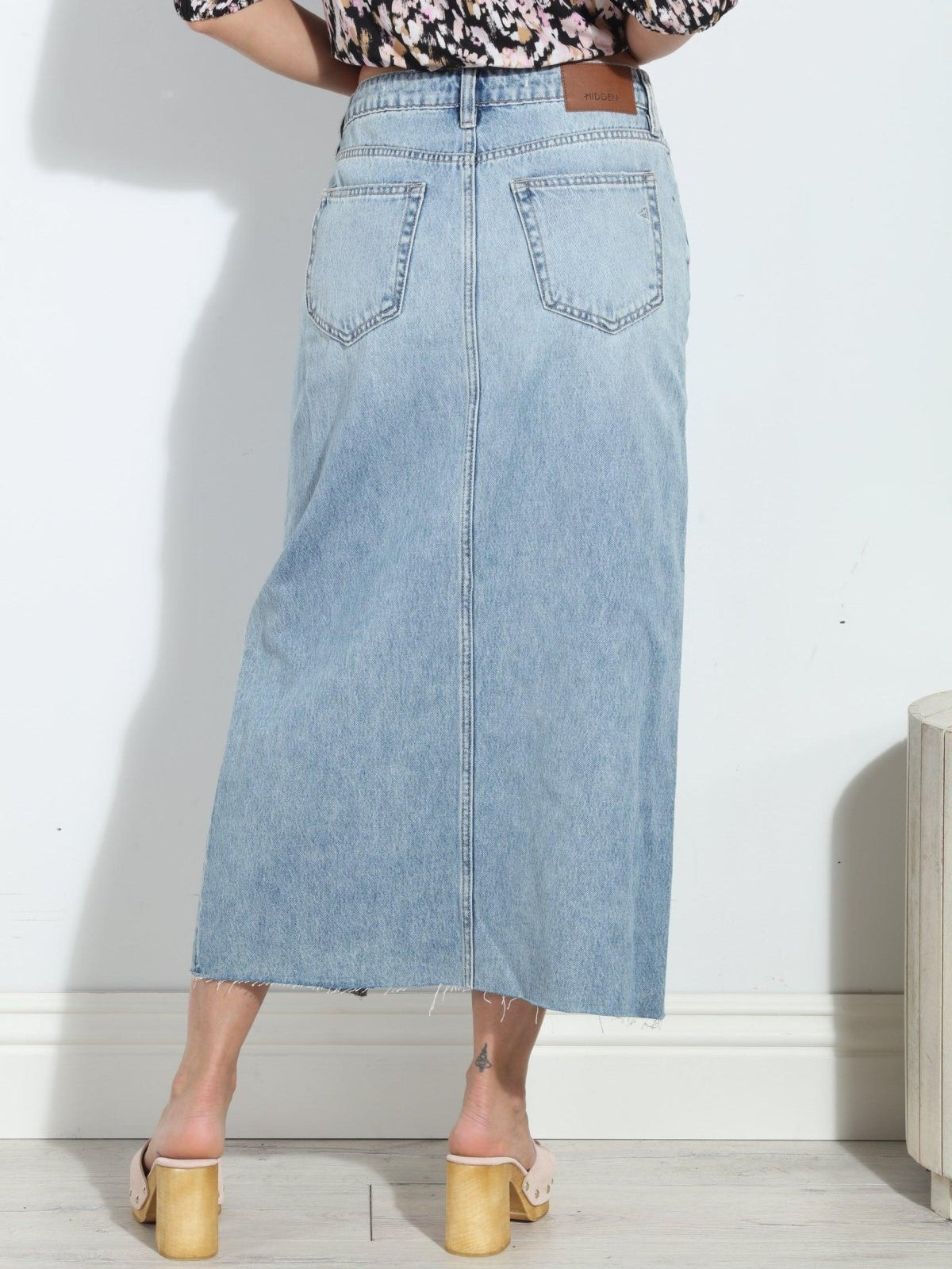 Hidden Peyton Denim Midi Skirt -Light Wash