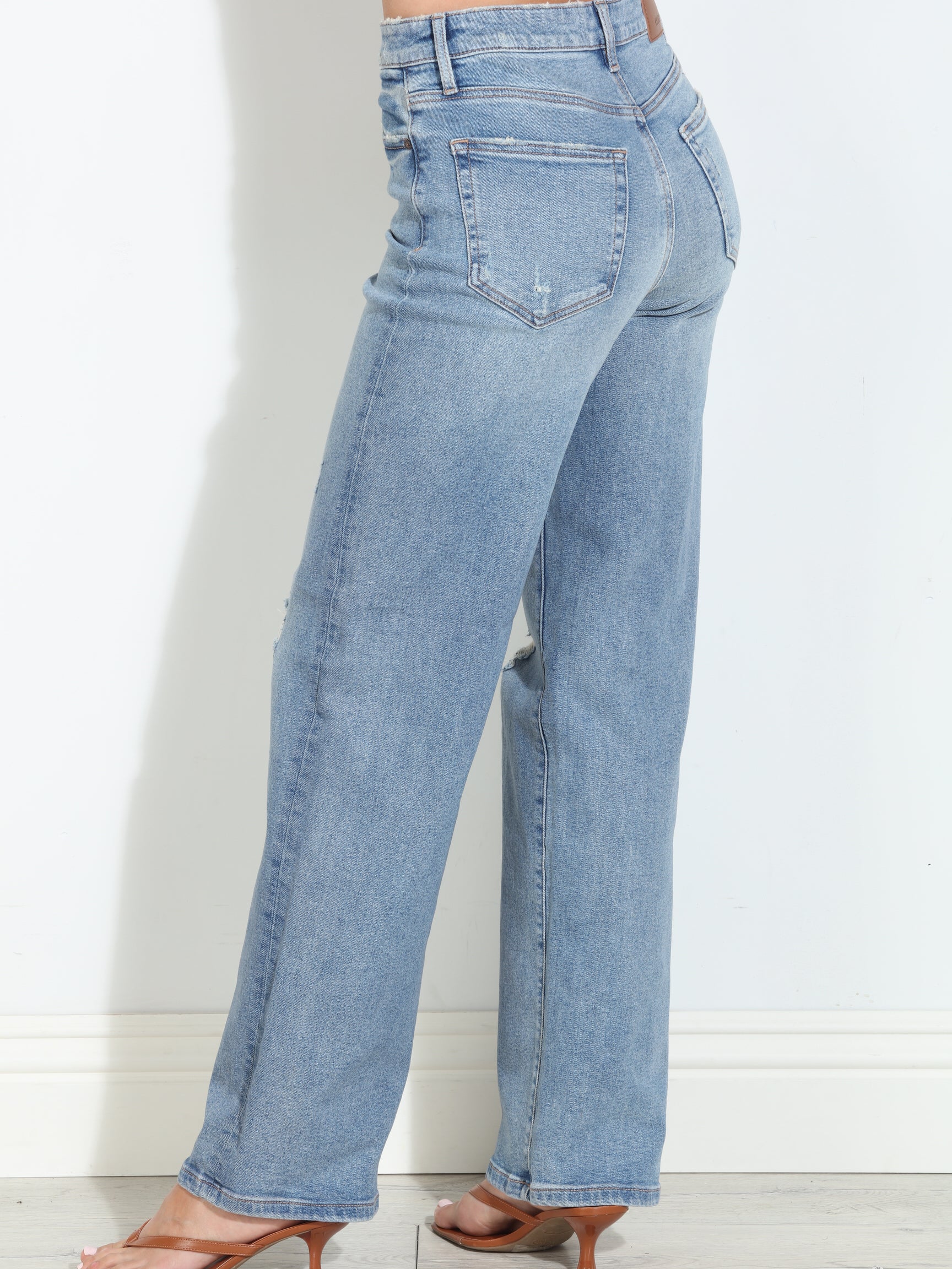 Hidden Jeans Logan Grinded Stretch Dad Jean- Medium Wash