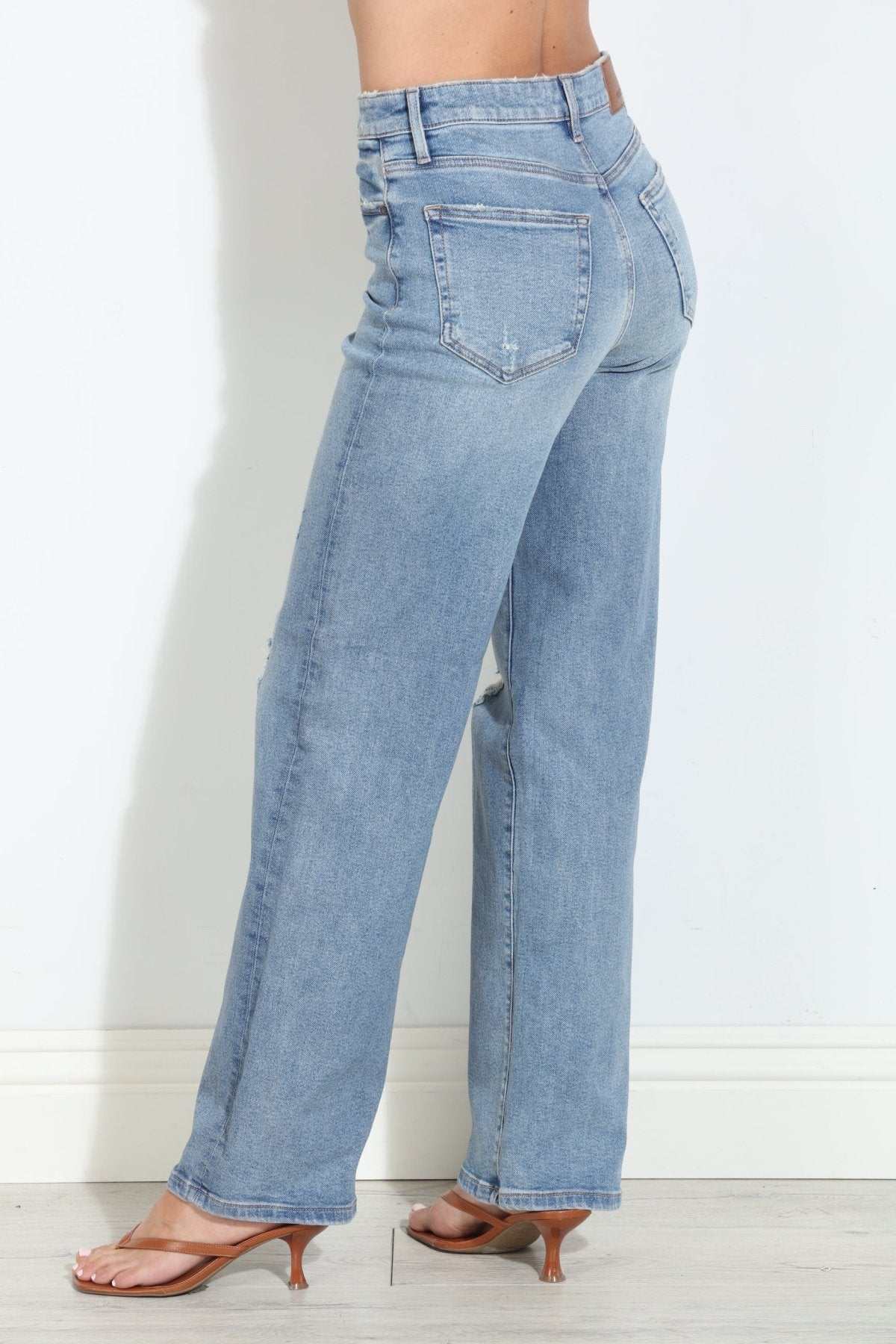 Hidden Jeans Logan Grinded Stretch Dad Jean- Medium Wash