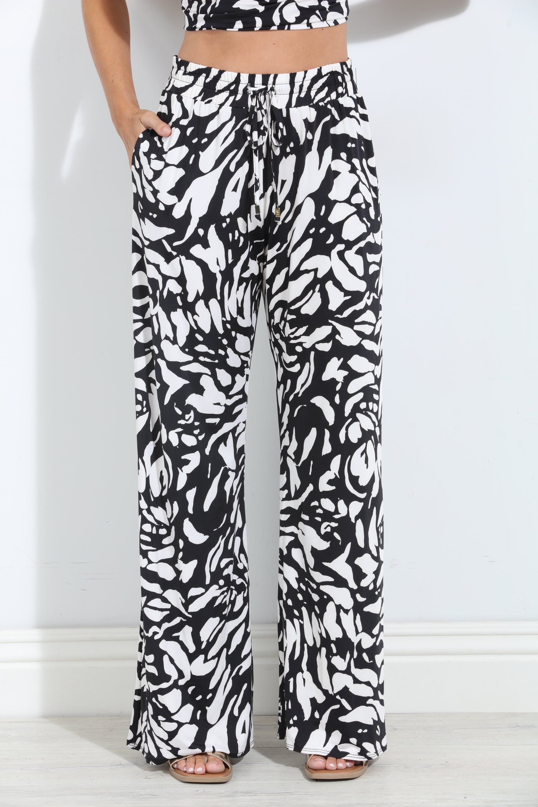 Dalma Drawstring Wide Leg Pant