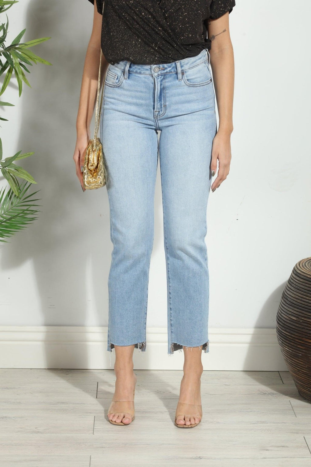 Hidden Jeans Step Hem Straight - Light Wash