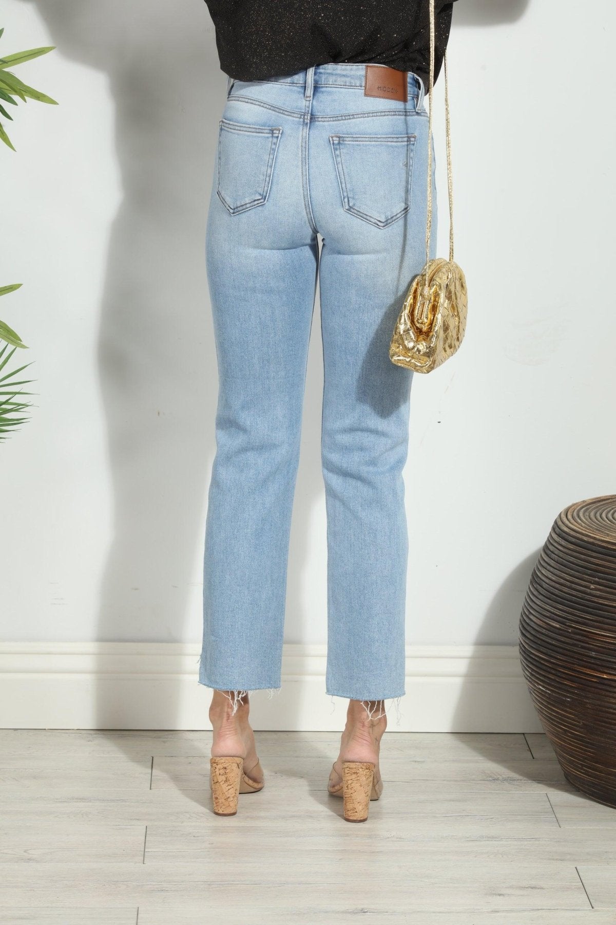 Hidden Jeans Step Hem Straight - Light Wash