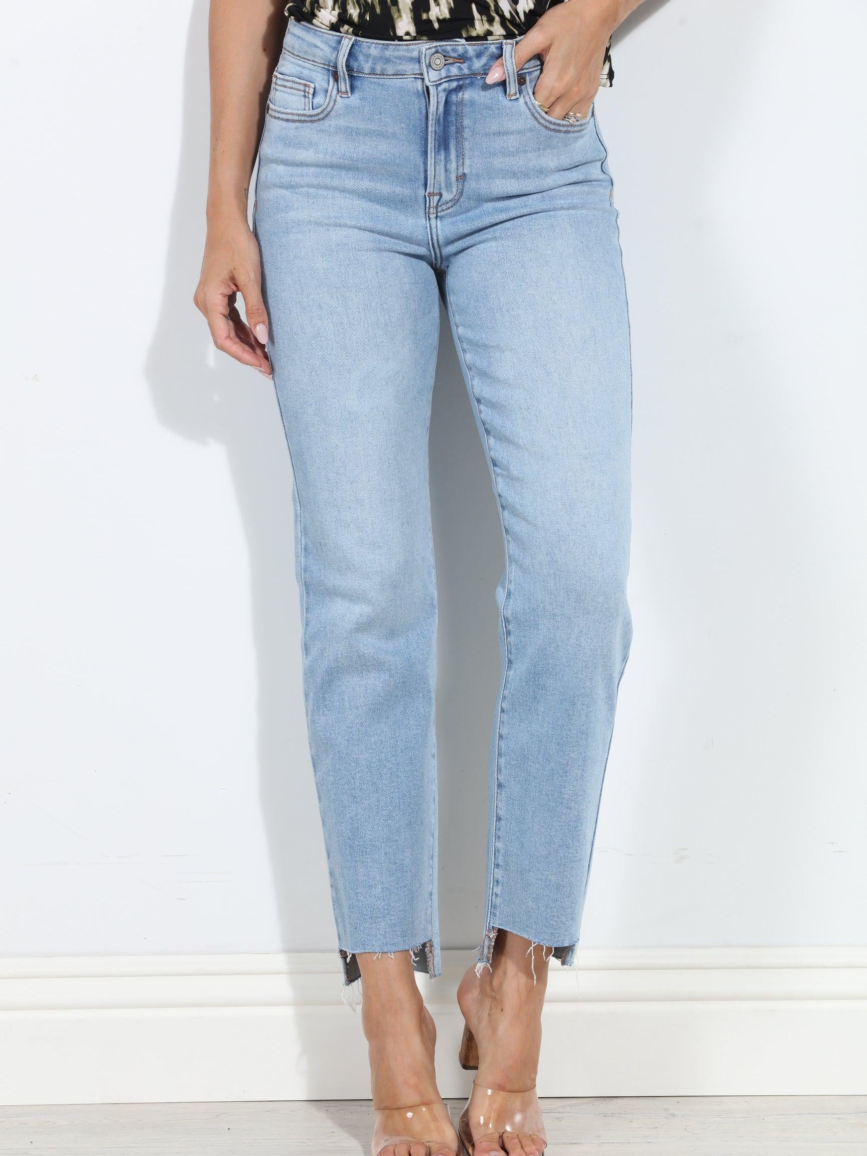 Hidden Jeans Step Hem Straight - Light Wash