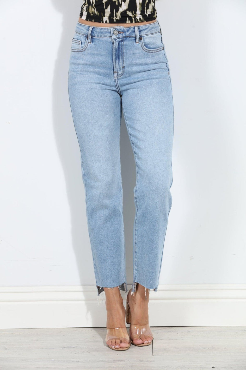 Hidden Jeans Step Hem Straight - Light Wash