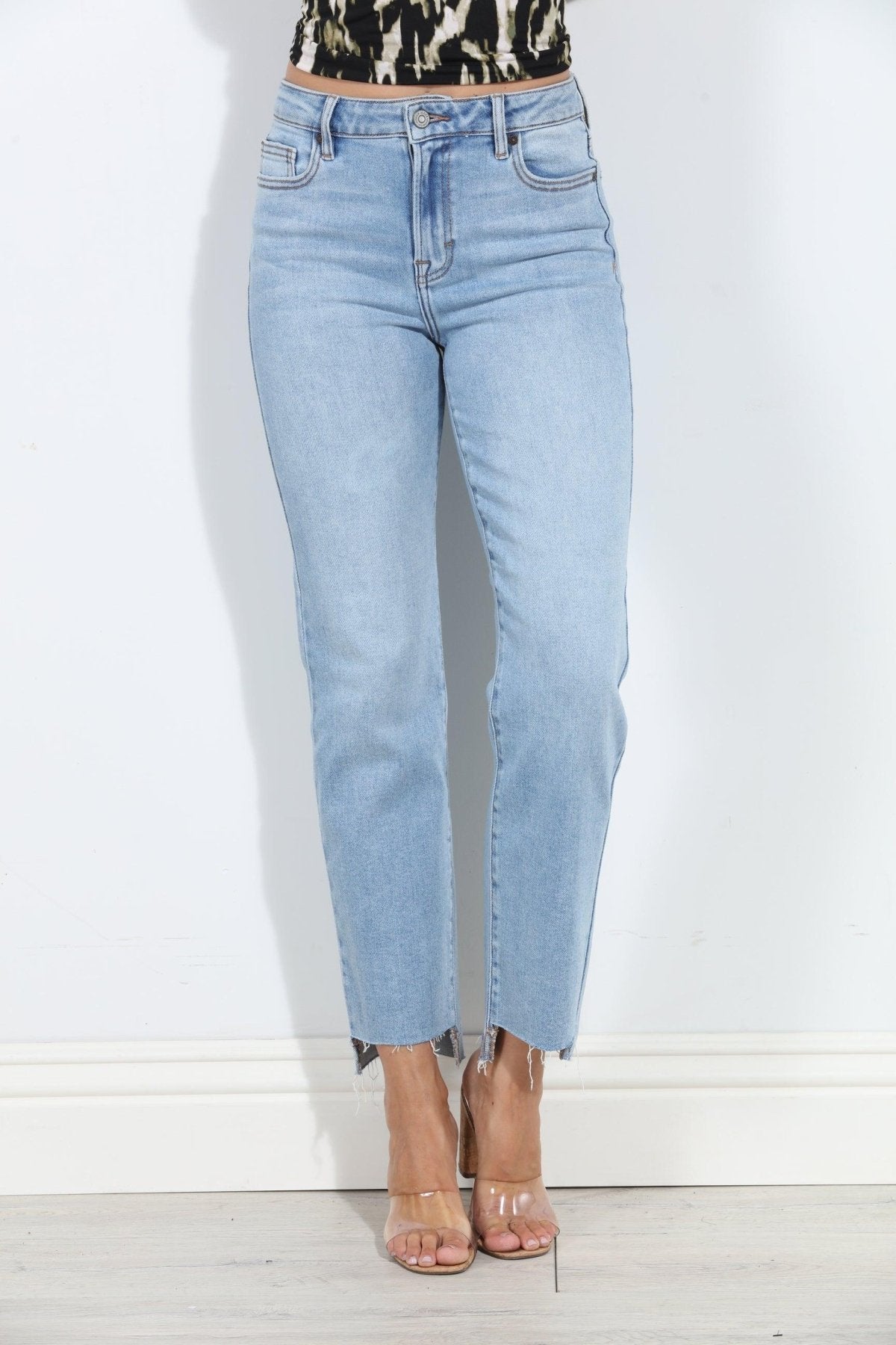 Hidden Jeans Step Hem Straight - Light Wash