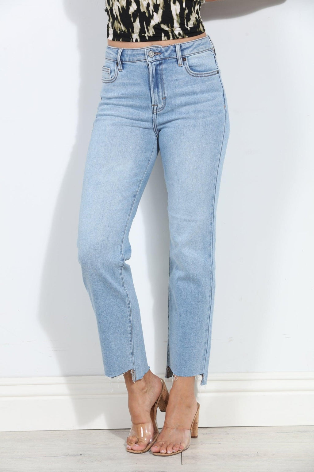 Hidden Jeans Step Hem Straight - Light Wash