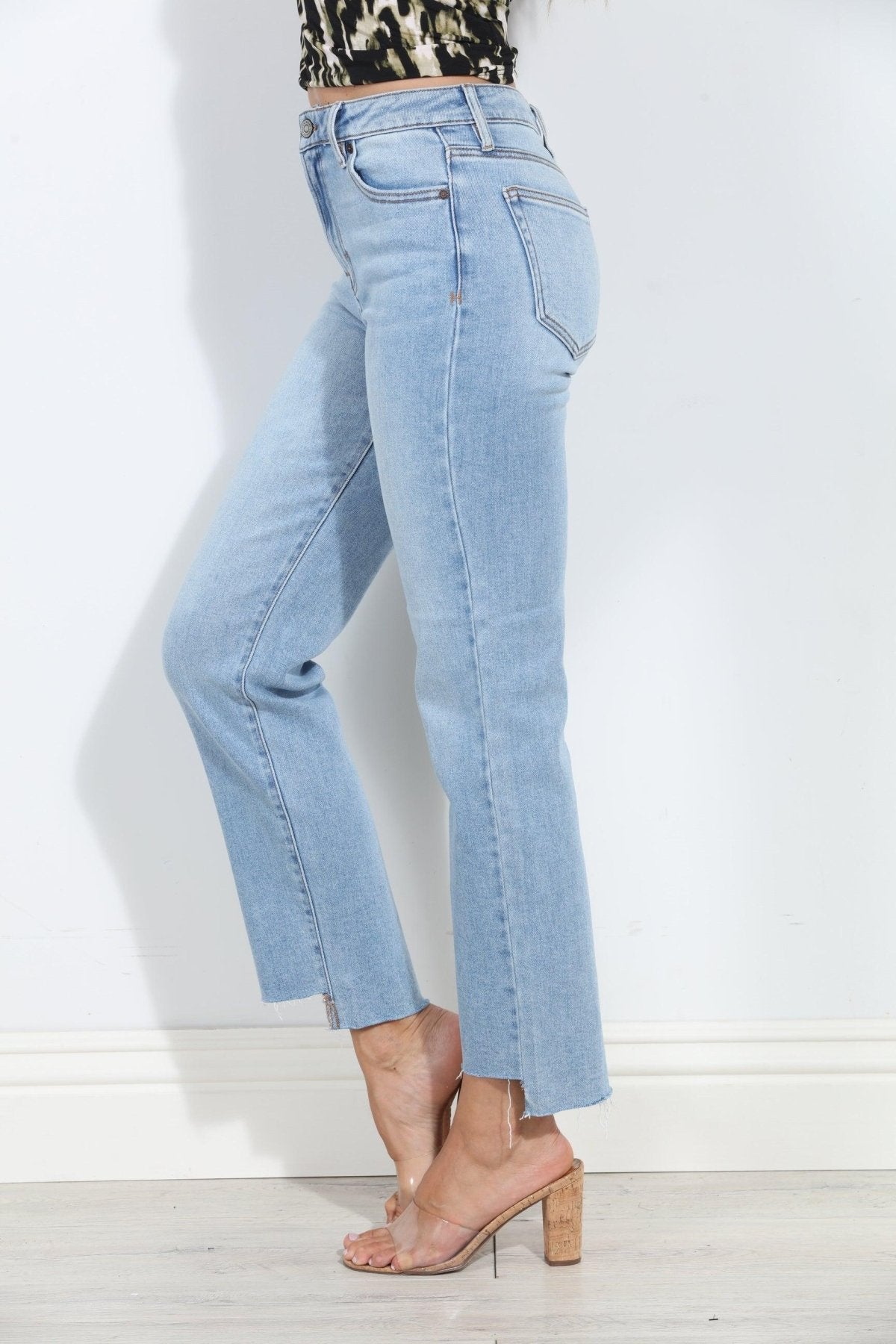 Hidden Jeans Step Hem Straight - Light Wash
