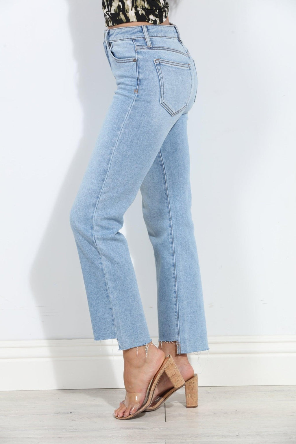Hidden Jeans Step Hem Straight - Light Wash
