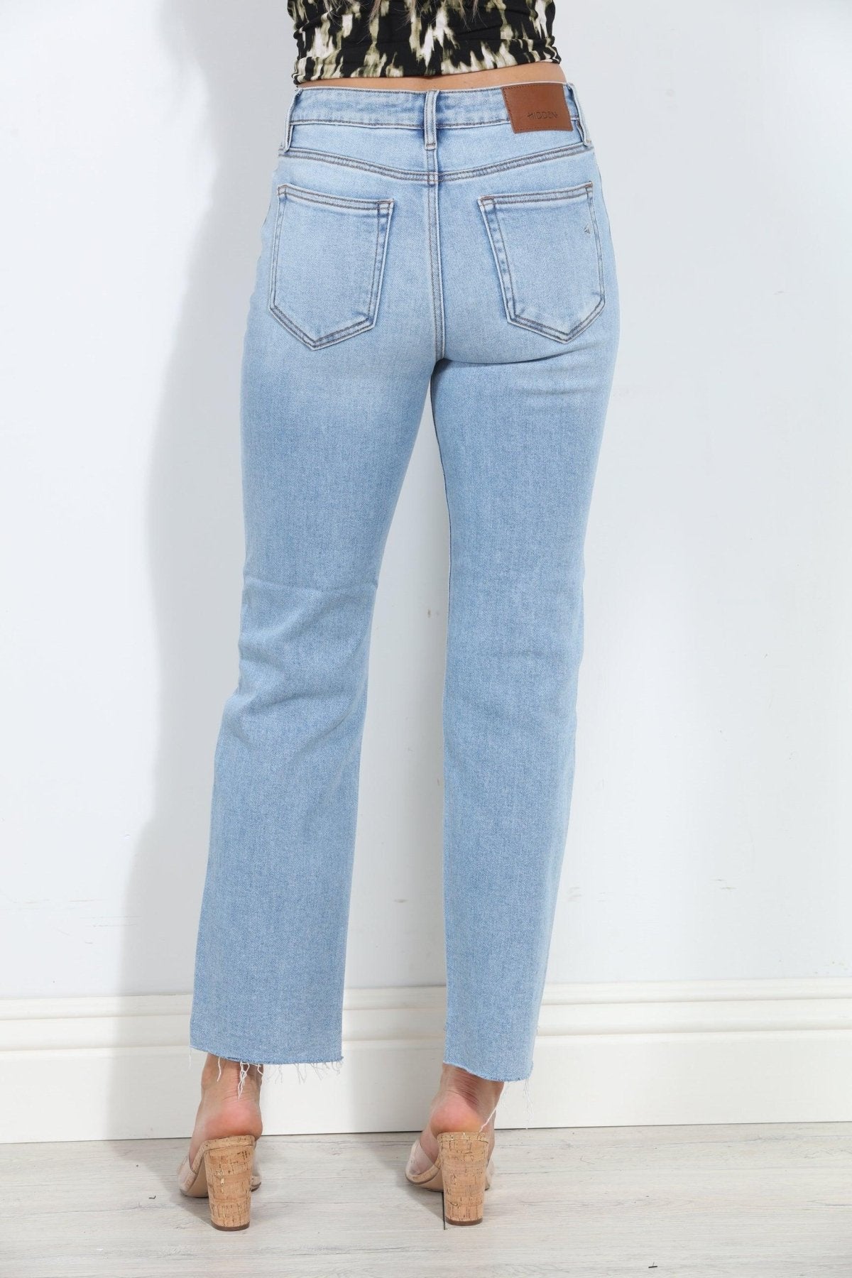 Hidden Jeans Step Hem Straight - Light Wash