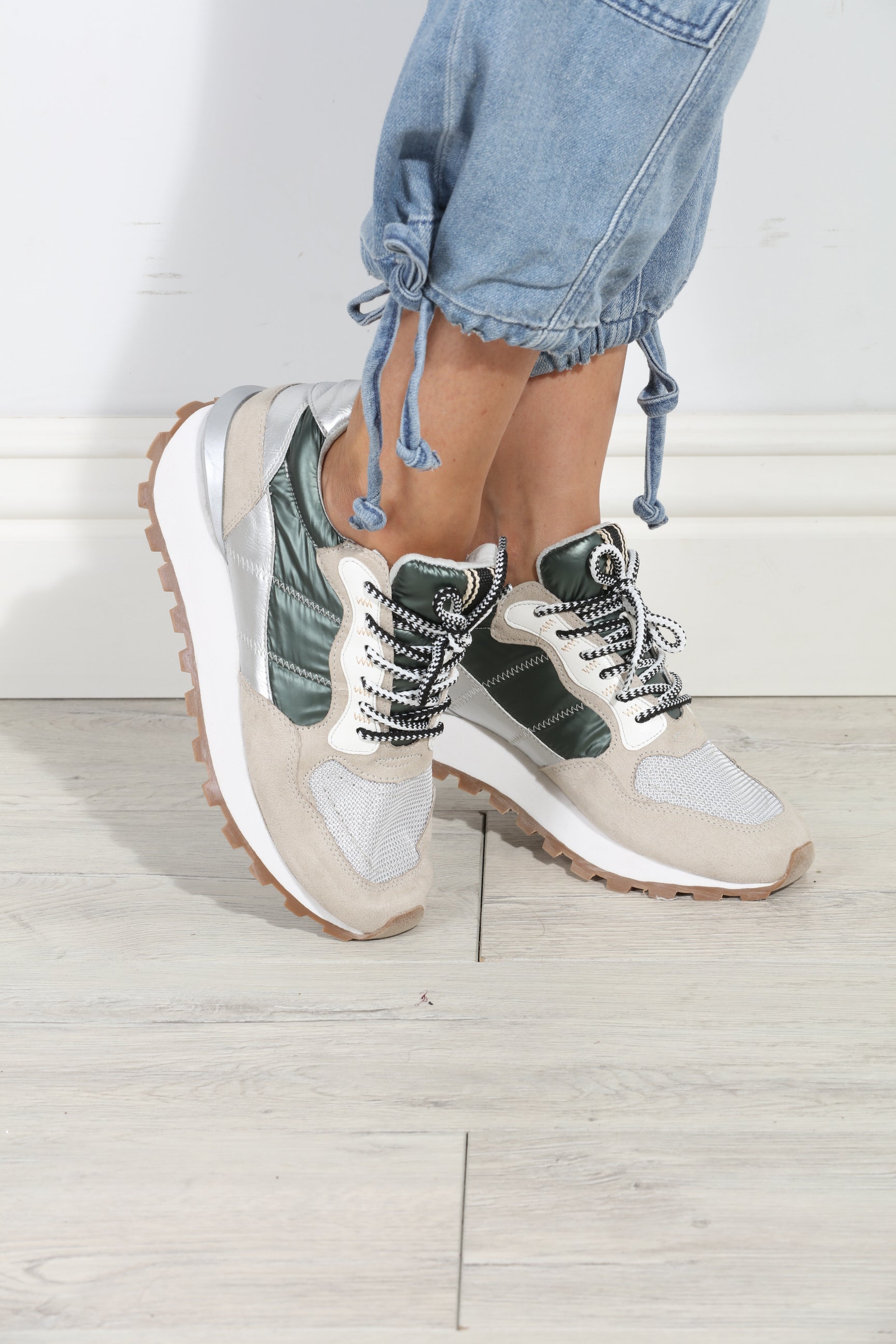 Phoebe Metallic/Olive Sneakers