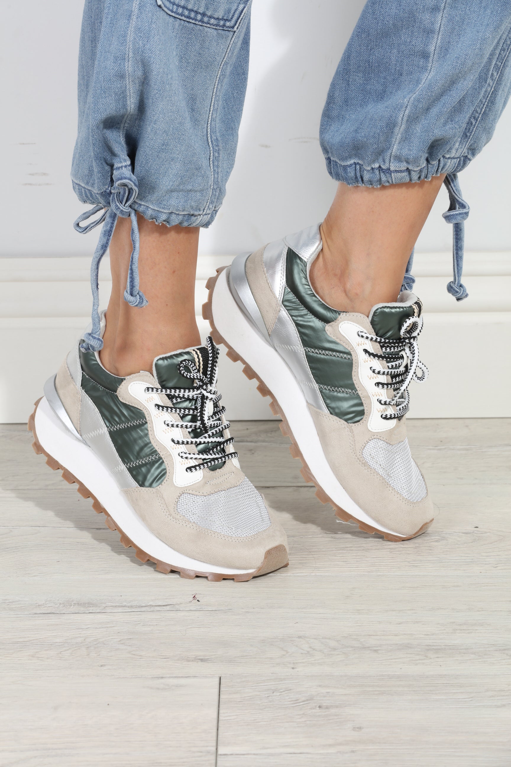 Phoebe Metallic/Olive Sneakers