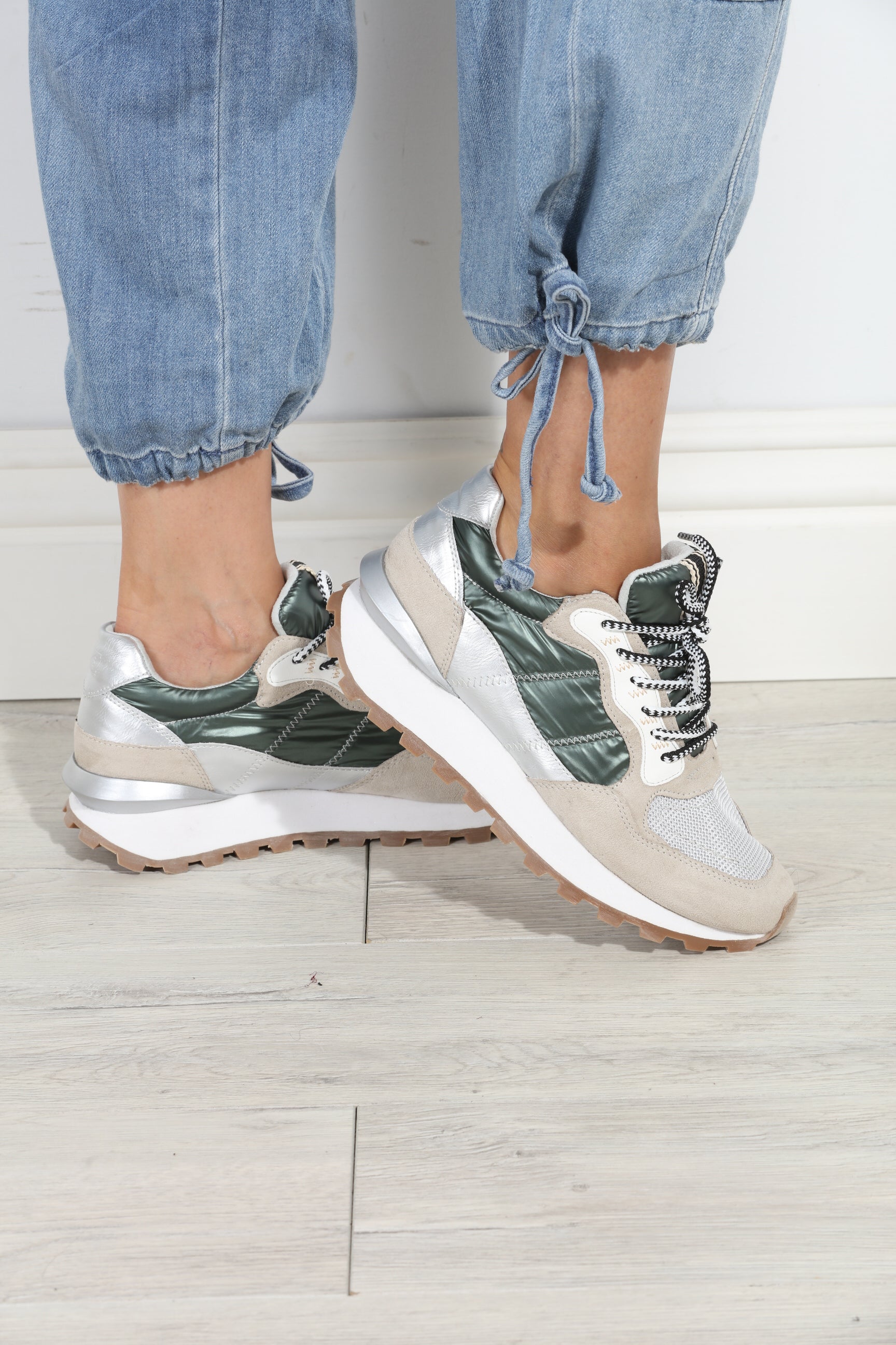 Phoebe Metallic/Olive Sneakers