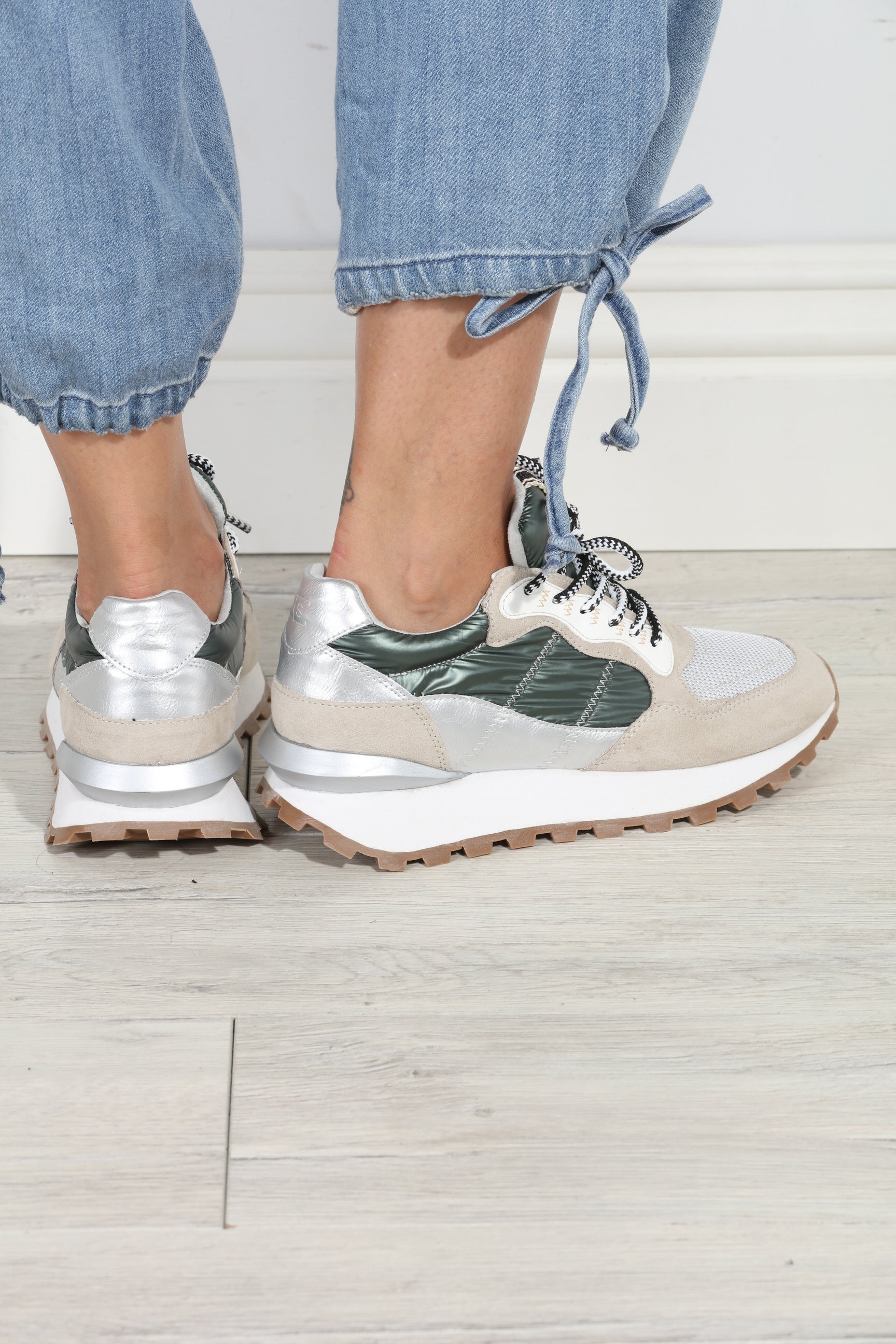 Phoebe Metallic/Olive Sneakers