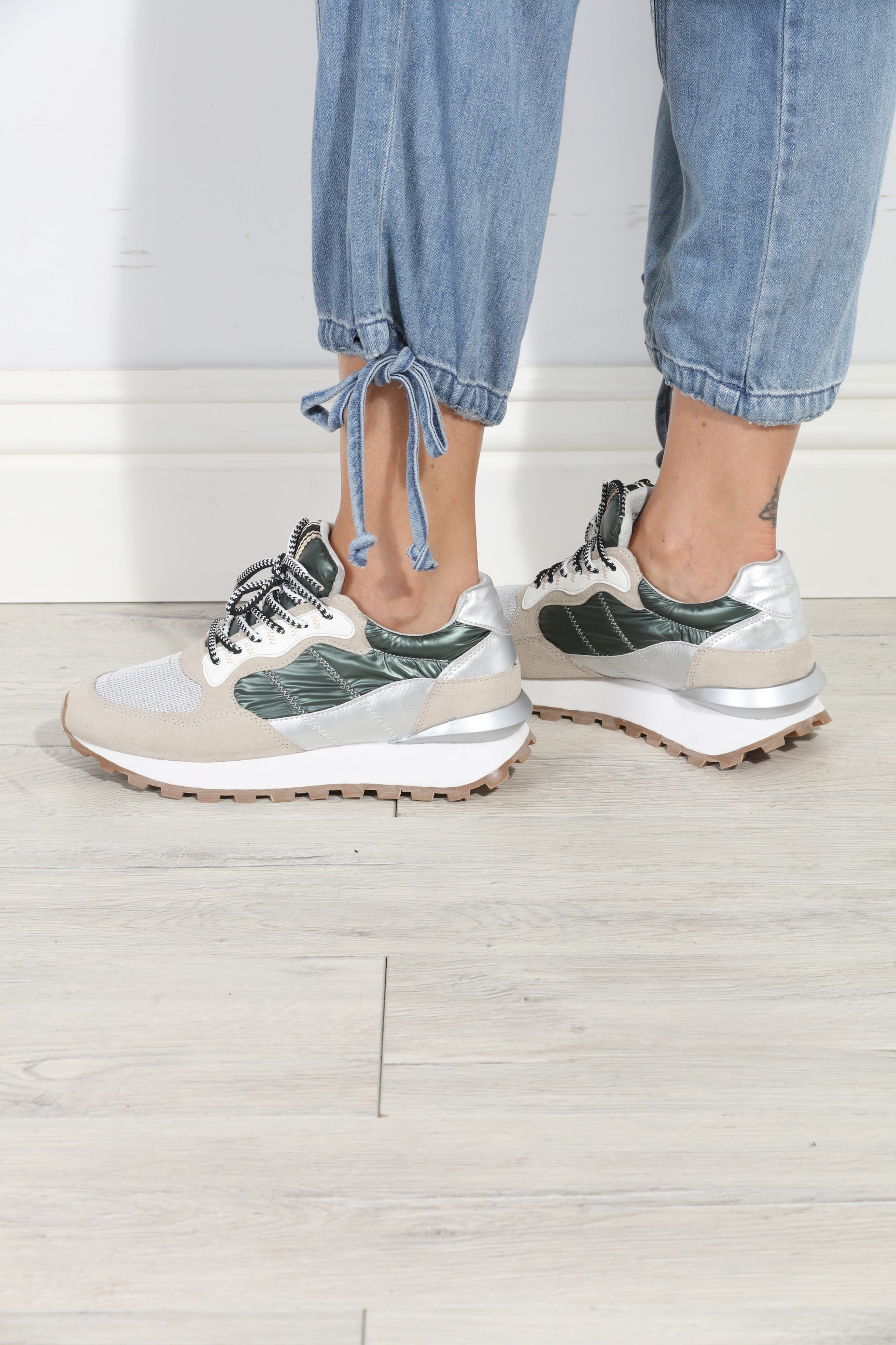 Phoebe Metallic/Olive Sneakers