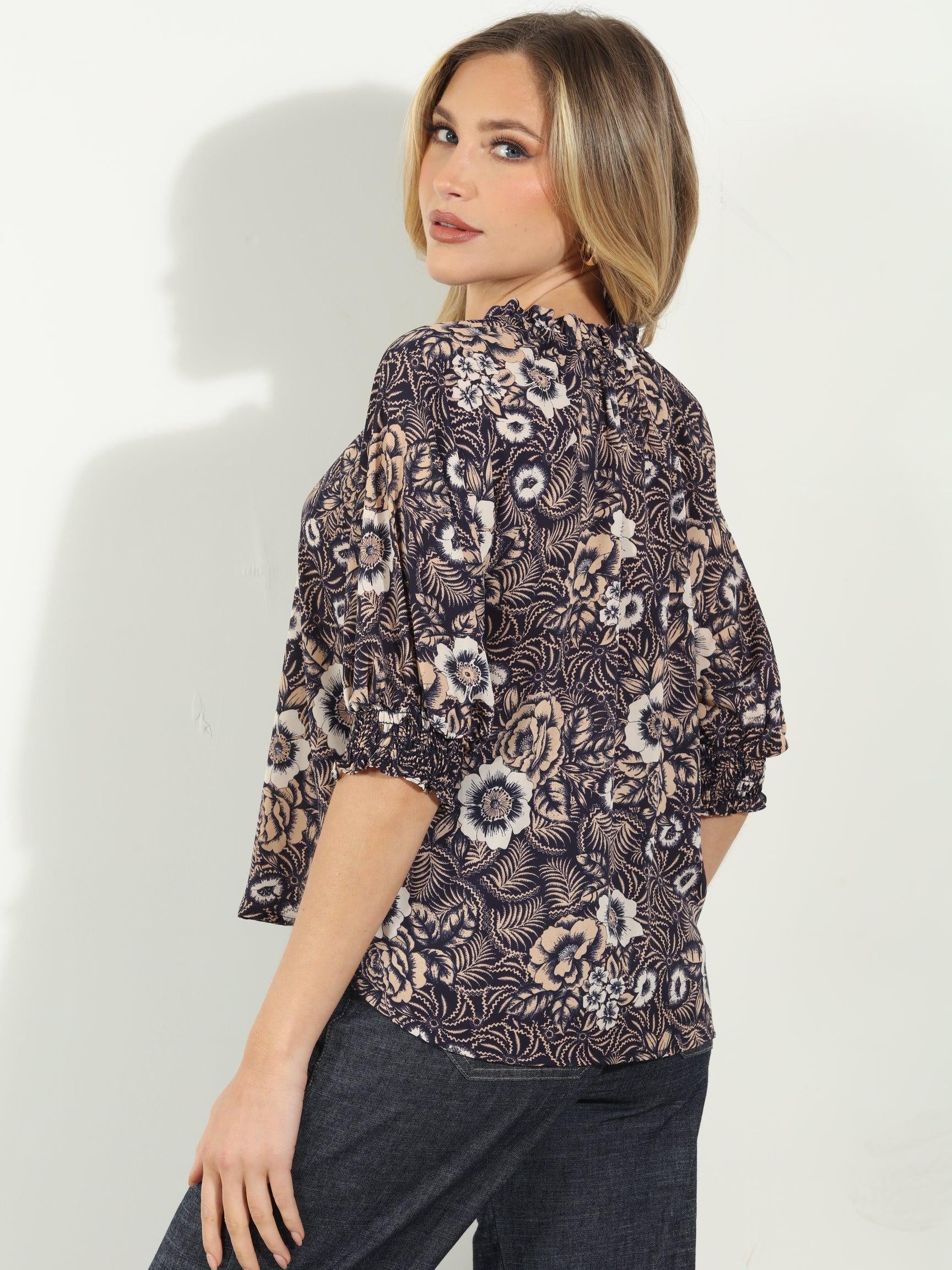backside of woman in multicolored short sleeve blouse and denim
